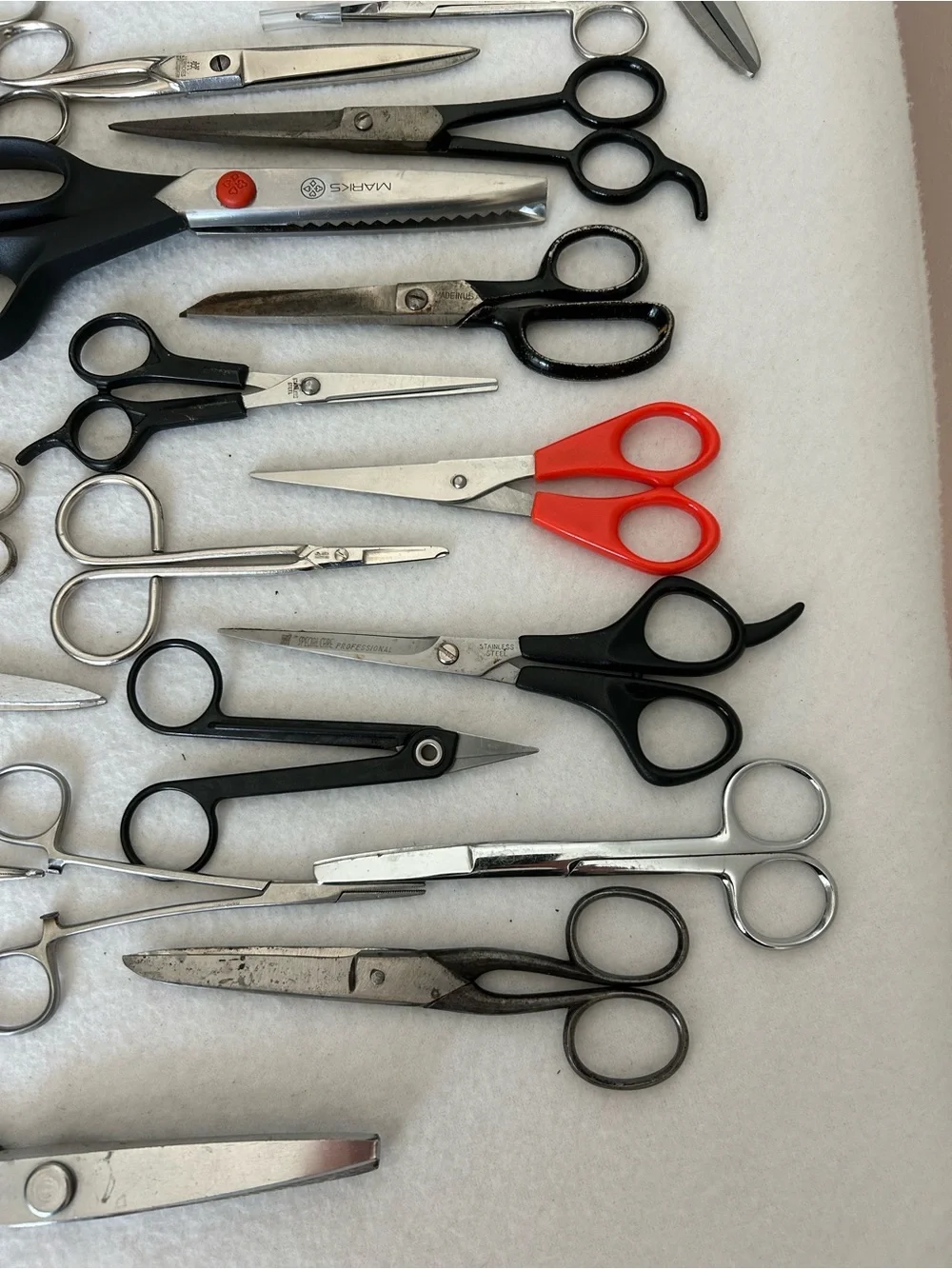 25 Vintage Scissors Sewing Crafts Embroidery Pinking LOT USA England Taiwan